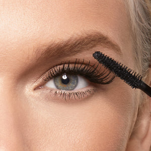 SWATI Cosmetics model applying mascara with Onyx.
