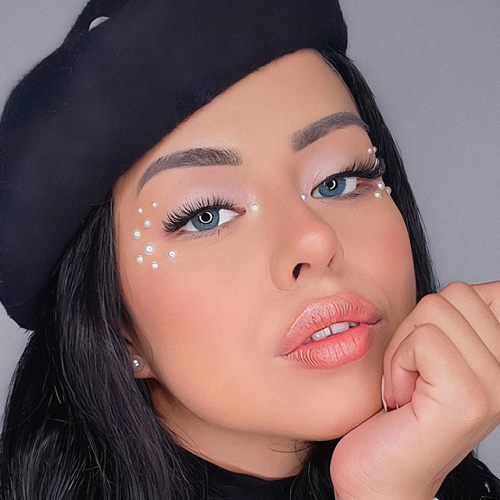 @veronica__roman | Brown Eyes with Sapphire Lenses