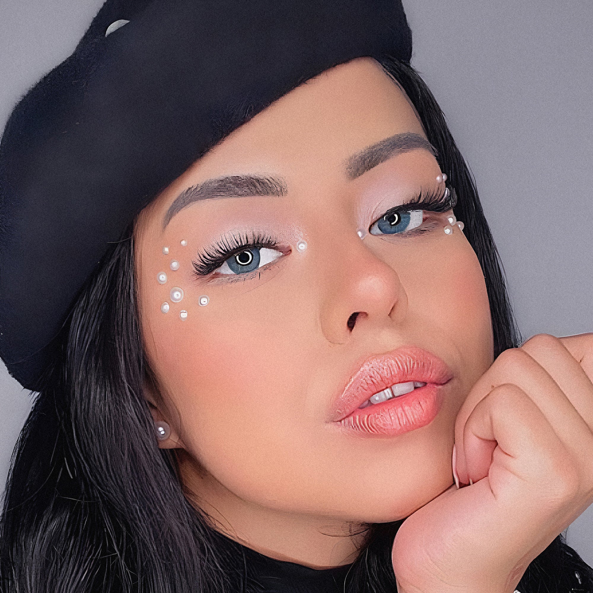 @veronica__roman | Brown Eyes with Sapphire Lenses